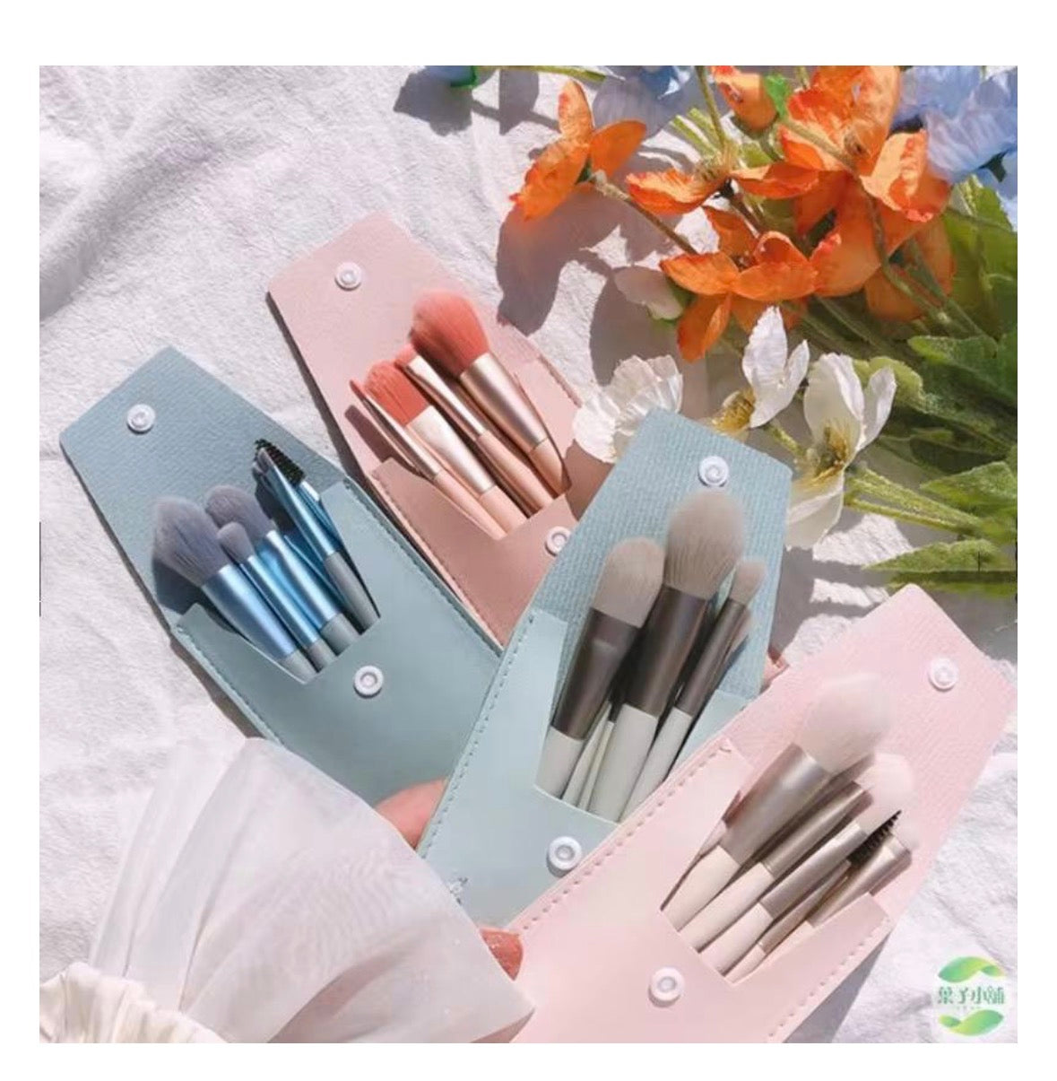 SET 8 PENNELLI CON CUSTODIA ANTIPOLVERE